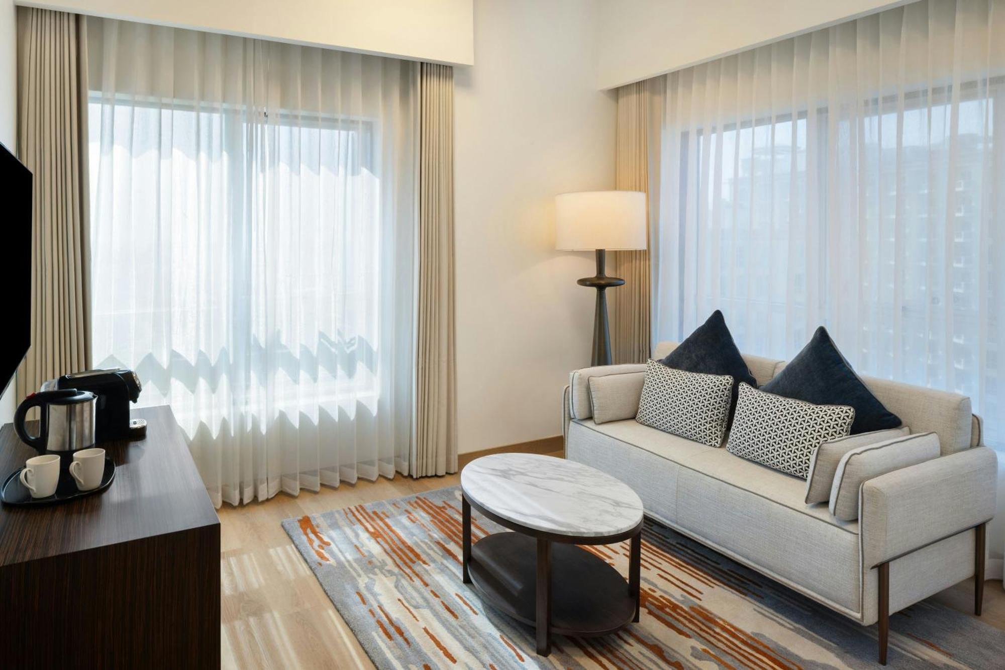 Executive King Suite City View Lounge Access