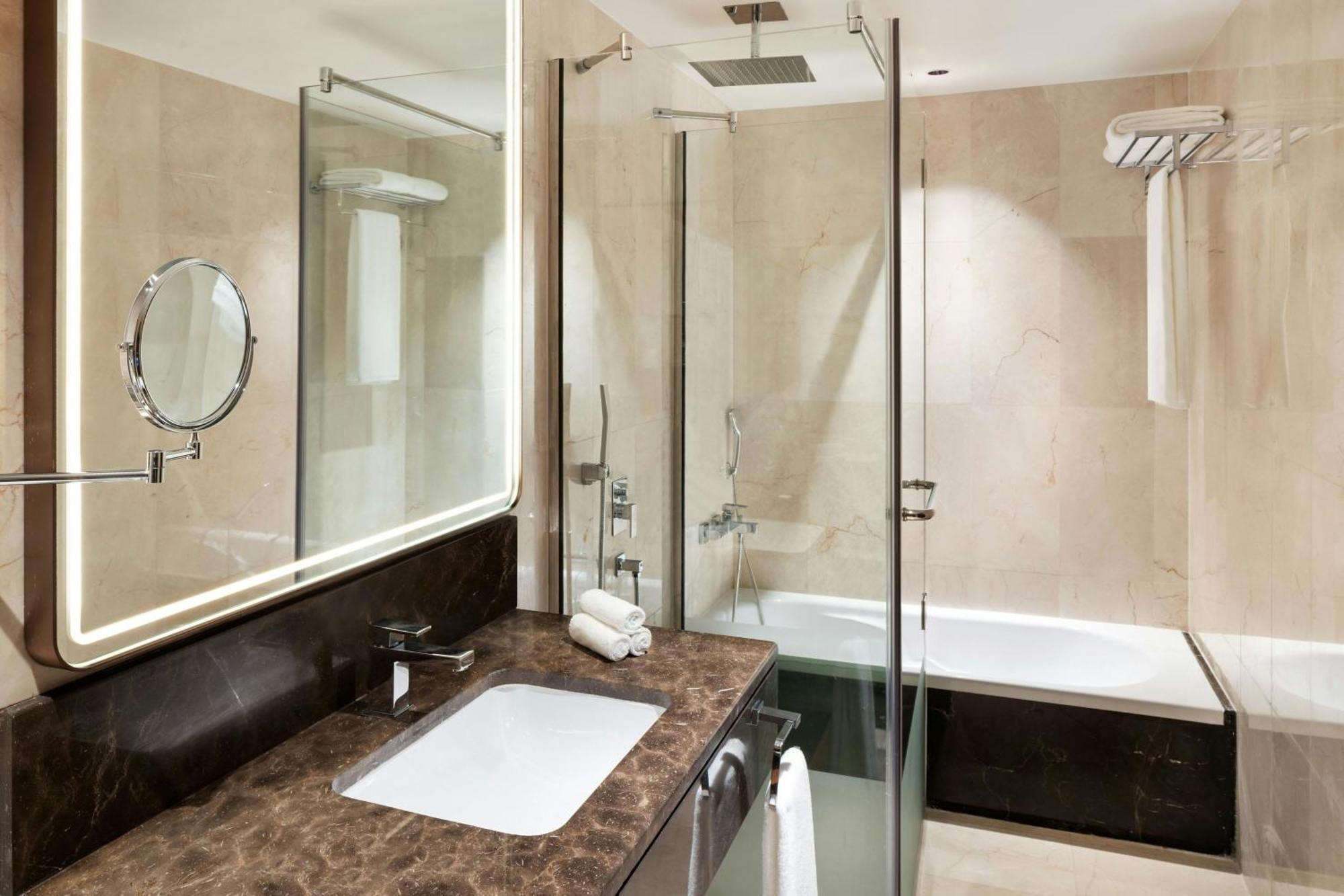 Executive King Suite City View Lounge Access
